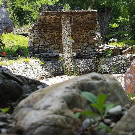 Stone Garden Lodge *